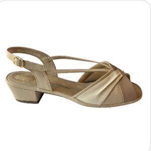 Fanfares Dress Sandals - Gold Buckle - Crisscross Straps - Size 8W (674-4)